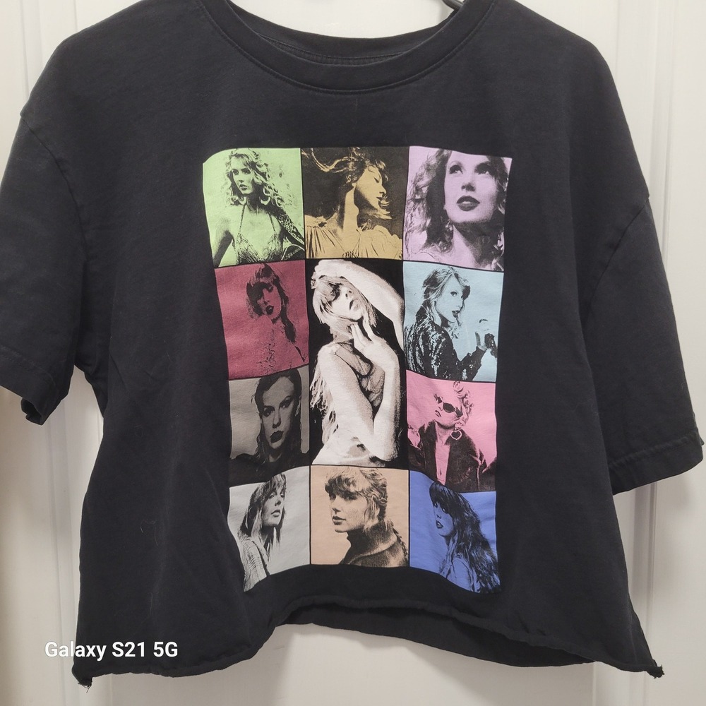 Taylor Swift The Eras Tour 2023-2024 Black Cropped Graphic T-Shirt Large